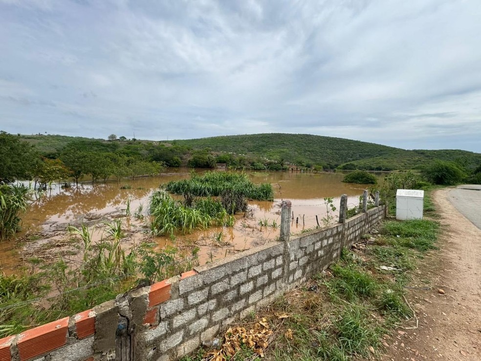 Casa Desaba Após Fortes Chuvas em Porto da Folha e Rodovia Sofre Interdição - Foto: Cledson Aragão