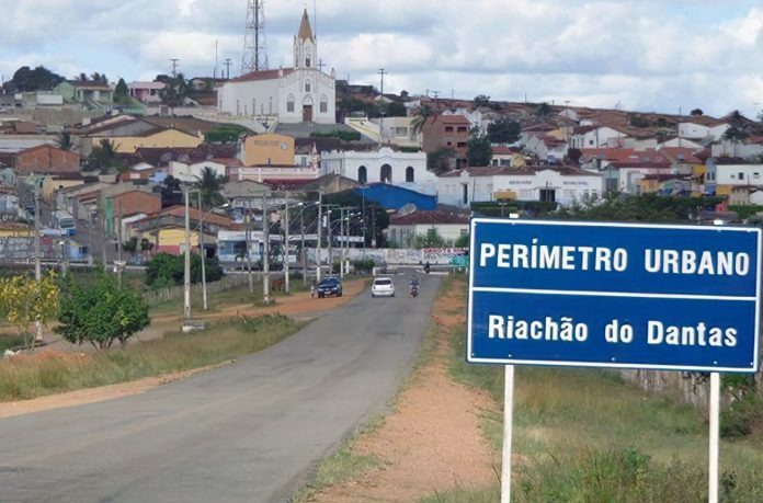 Homem é preso por lesão corporal e ameaça com facão em Riachão do Dantas