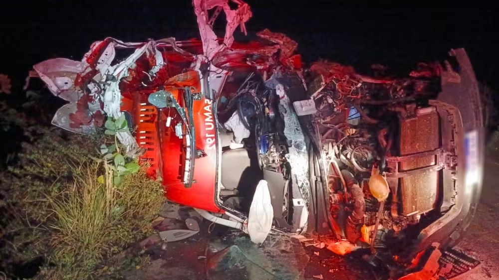 Acidente entre ambulância do Samu e caminhão deixa dois mortos em Poço Redondo 1 Acidente entre ambulância do Samu e caminhão deixa dois mortos em Poço Redondo