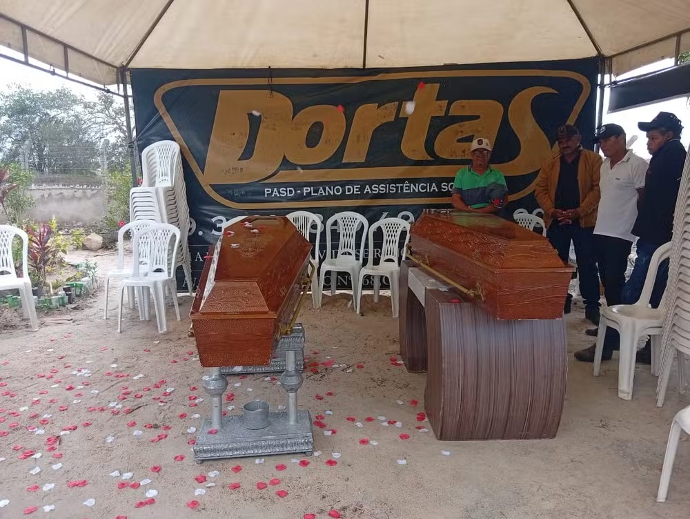 Familiares e amigos se despedem de sergipanos vítimas de acidente em Goiás 1 Familiares e amigos se despedem de sergipanos vítimas de acidente em Goiás
