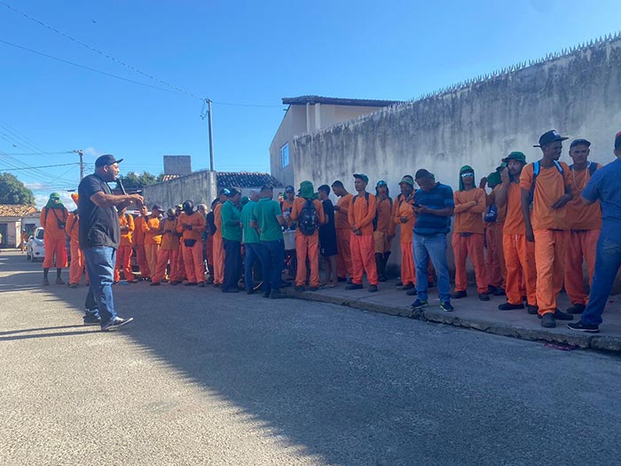 Garis reivindicam direitos trabalhistas durante paralisação na Barra