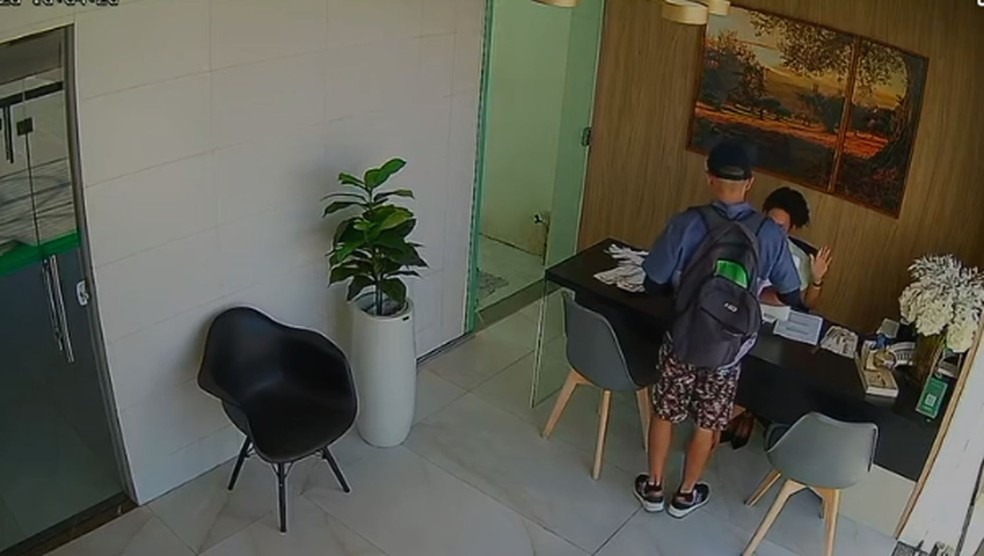Suspeito de assaltar mulheres no centro comercial de Aracaju morre em confronto com a polícia