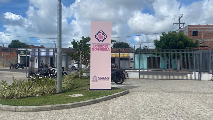 Pais querem que morte de bebê em maternidade de Aracaju seja investigada