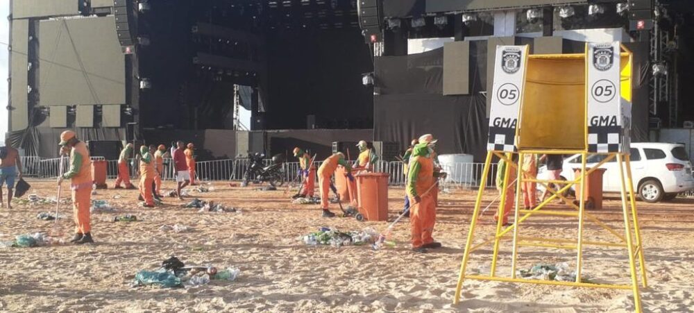 Após festa de Réveillon, mais de cinquenta toneladas de lixo são recolhidas em Aracaju