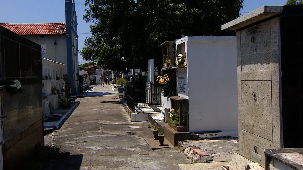 Criança morre após ser atingida por placa de mármore em estabelecimento comercial