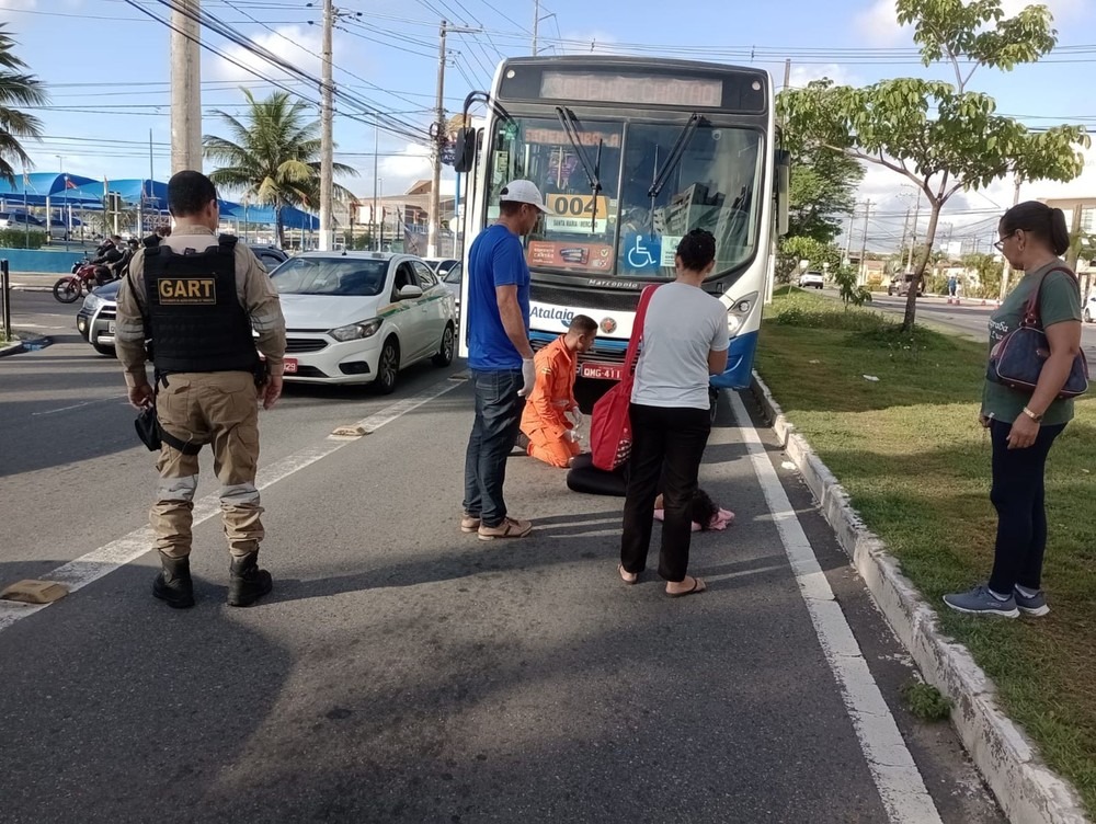 Pedestres são atropeladas por ônibus coletivo na Zona Sul de Aracaju