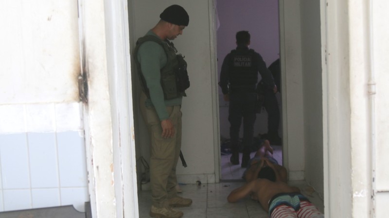 Operação nas sedes de torcidas organizadas termina com duas prisões, drogas e objetos apreendidos