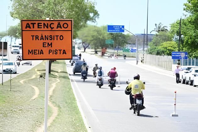Trânsito na Tancredo Neves terá interdição nas alças de viaduto e novas alterações nesta quinta (14)
