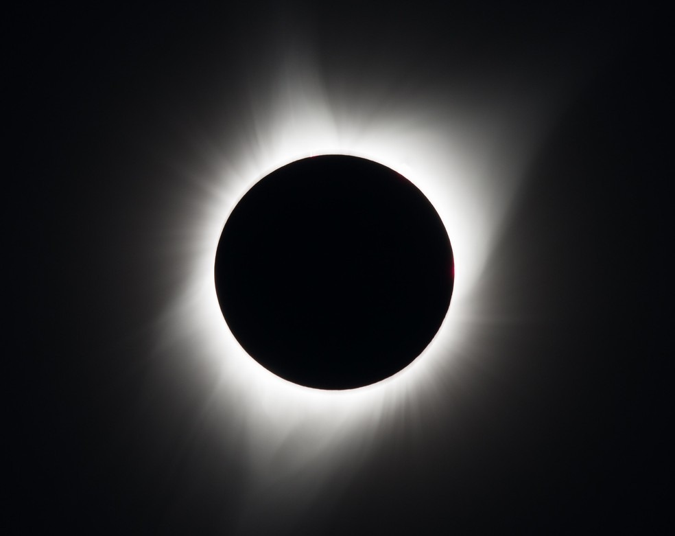 Eclipse solar total ocorre nesta segunda; saiba como acompanhar e veja 5 curiosidades sobre o fenômeno