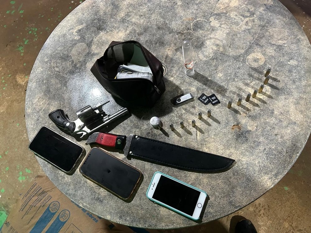 Suspeitos de estelionato que passavam por policiais para cometer crimes em SE e BA são presos 1 Suspeitos de estelionato que passavam por policiais para cometer crimes em SE e BA são presos