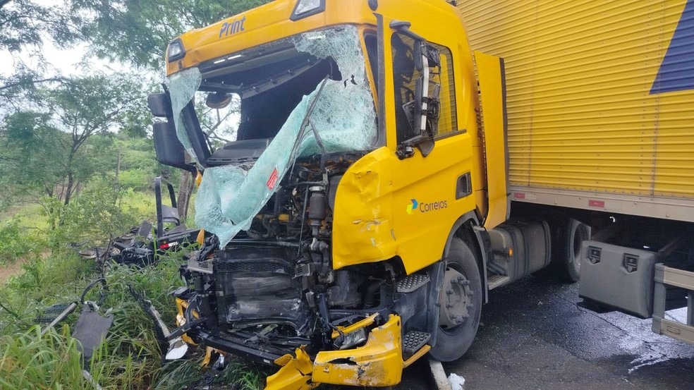 Motorista que morreu em acidente entre caminhão e guincho em Sergipe deixou esposa grávida de cinco meses