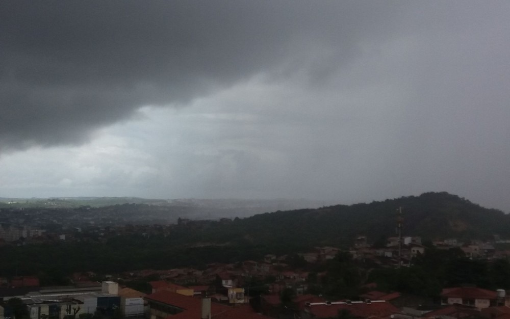 Defesa Civil de Aracaju emite alerta de chuvas intensas a moderadas