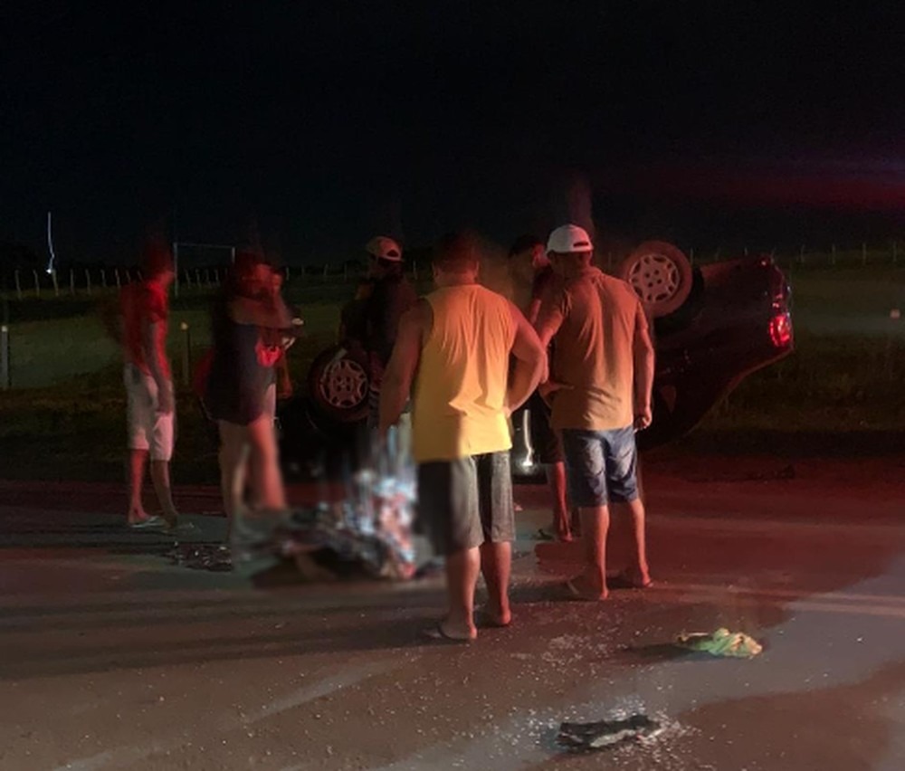Comerciante morre em acidente e tem corpo atropelado e arrastado antes da chegada do IML 2 Comerciante morre em acidente e tem corpo atropelado e arrastado antes da chegada do IML