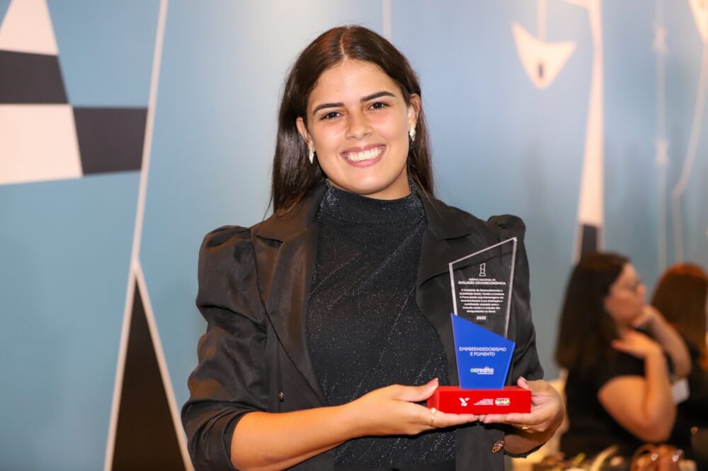 Empreendedora lagartense recebe prêmio nacional de Empreendedorismo e Fomento