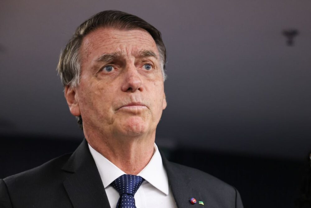 Jair Bolsonaro é alvo de operação da Polícia Federal e passa a usar tornozeleira eletrônica