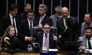 Câmara aprova urgência para projeto que reduz benefícios fiscais em até 10%