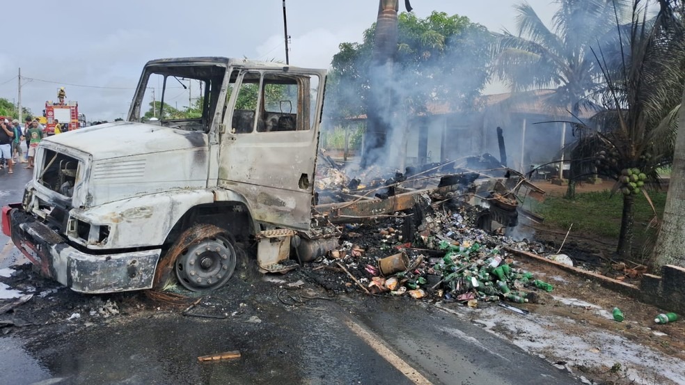Acidente gravíssimo na SE-339 deixa um morto e dois feridos após colisão entre caminhão, carro e moto