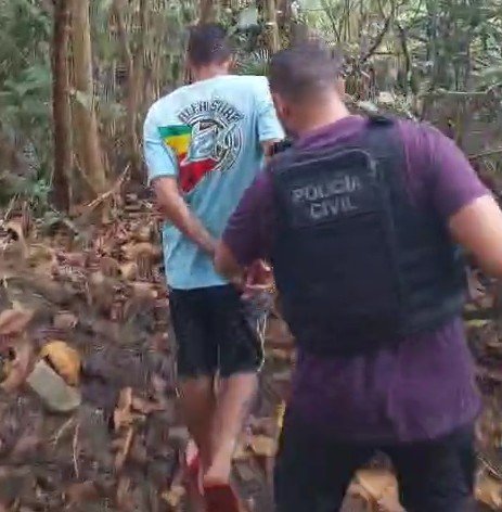 Polícia Civil recupera celulares roubados enterrados em mata e prende dois suspeitos em Aracaju