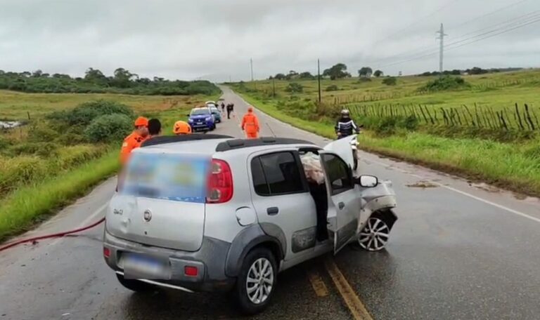 Acidente na SE-230 com veículo de pacientes renais deixa um morto e seis feridos em Sergipe