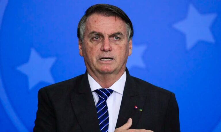 Moraes decreta prisão domiciliar de Bolsonaro