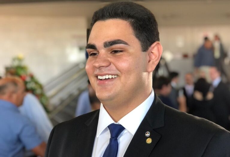 Deputado federal Ícaro de Valmir recebe alta hospitalar em Aracaju após apresentar desidratação severa