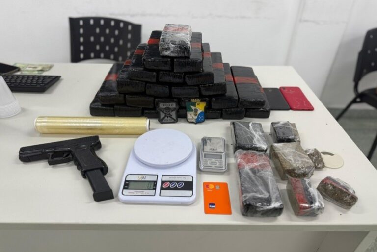 Mãe e filho são presos e tabletes de maconha são apreendidos na Zona Norte de Aracaju
