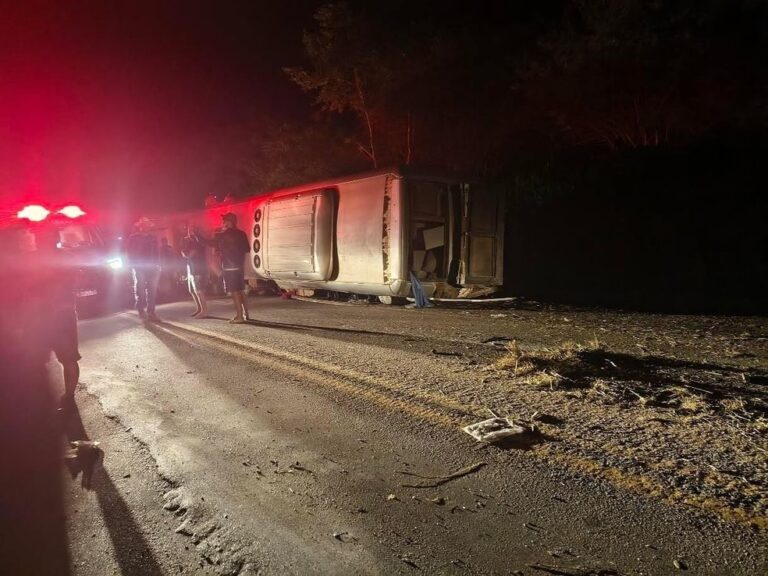Acidente com ônibus deixa ao menos 15 mortos e feridos na BR-423, no Agreste de PE