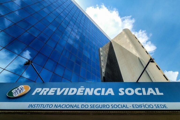 INSS alerta 4 milhões de beneficiários para realização de prova de vida; aviso foi enviado em extrato bancário