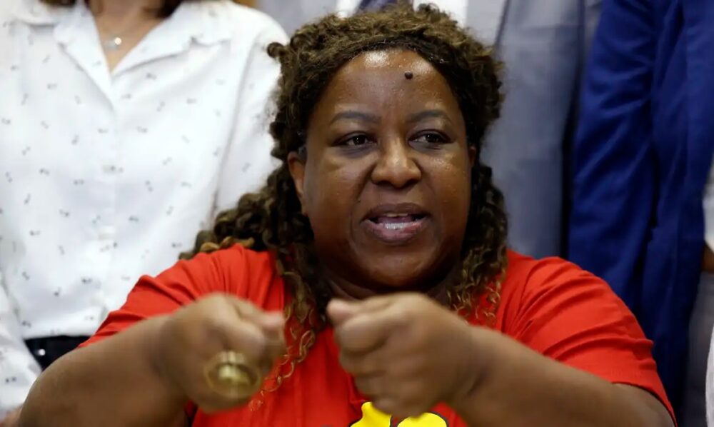 Ministra dos Direitos Humanos quer perícia independente após reunião com famílias no Rio de Janeiro