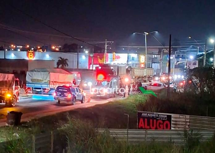 Colisão entre carro e moto em Lagarto deixa motociclista com fratura exposta e motorista foge