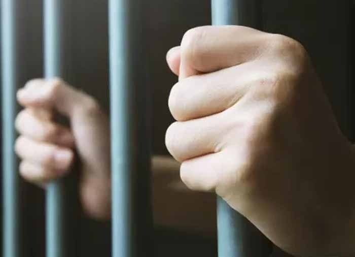 Mãe é presa por abandono de incapaz após deixar filhos sozinhos em casa em Estância