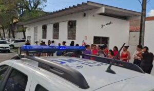 Cerca de 100 moradores do Lamarão, Japãozinho e Santa Maria ocupam a Prefeitura de Aracaju e reivindicam hospital neurodivergente