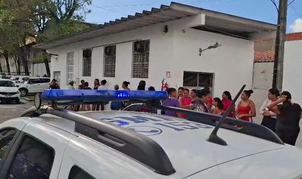Cerca de 100 moradores do Lamarão, Japãozinho e Santa Maria ocupam a Prefeitura de Aracaju e reivindicam hospital neurodivergente