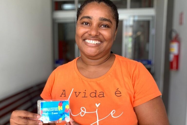Carteira de identificação do autista começa a ser emitida em Sergipe