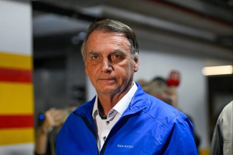 Boletim médico atualiza estado de saúde de Bolsonaro neste domingo