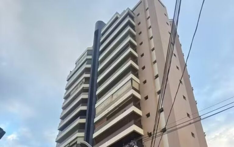 Menino sobrevive após cair do 10º andar de prédio