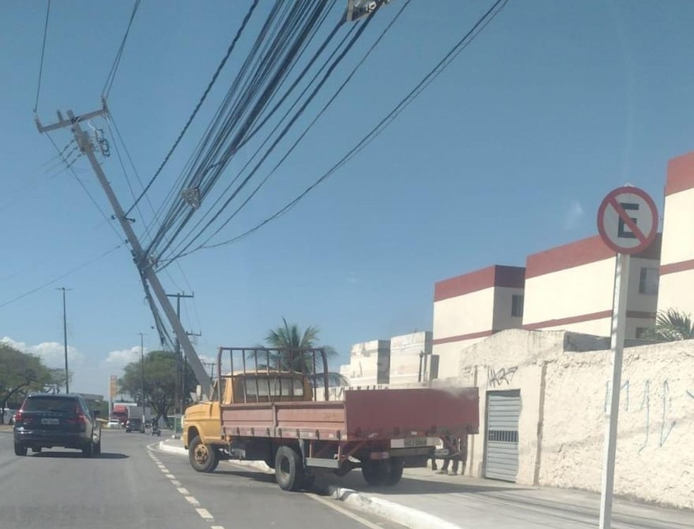 Colisão em poste deixa mais de 1700 domicílios sem energia na Zona Sul de Aracaju