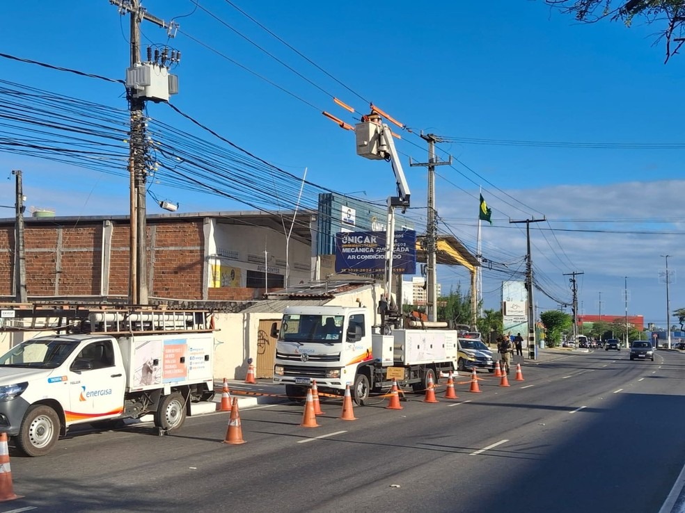 Colisão em poste deixa mais de 1700 domicílios sem energia na Zona Sul de Aracaju