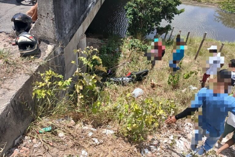 Colisão entre motocicleta e ciclomotor deixa três feridos na SE-100, em Indiaroba