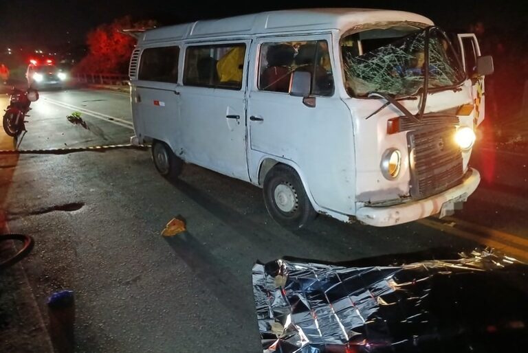Ciclista morre após colisão com kombi na rodovia SE-170