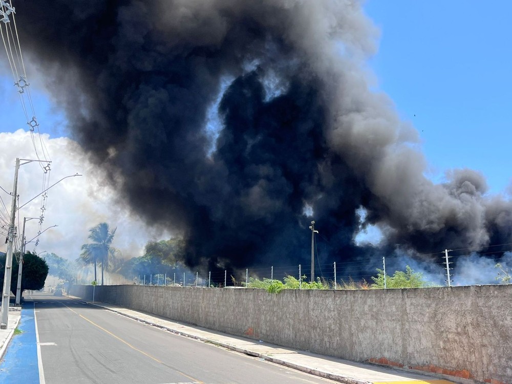 Incêndio na Zona Oeste de Aracaju atinge pátio do BPRv