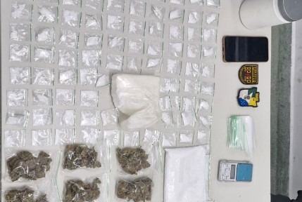 Homem é preso com quase 1 kg de drogas no Santa Maria, Zona Sul de Aracaju