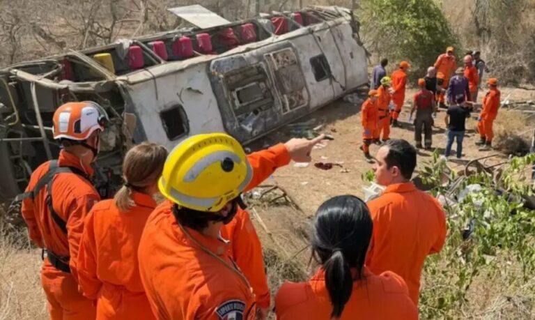 Ônibus que capotou e deixou 15 mortos em Alagoas estava irregular