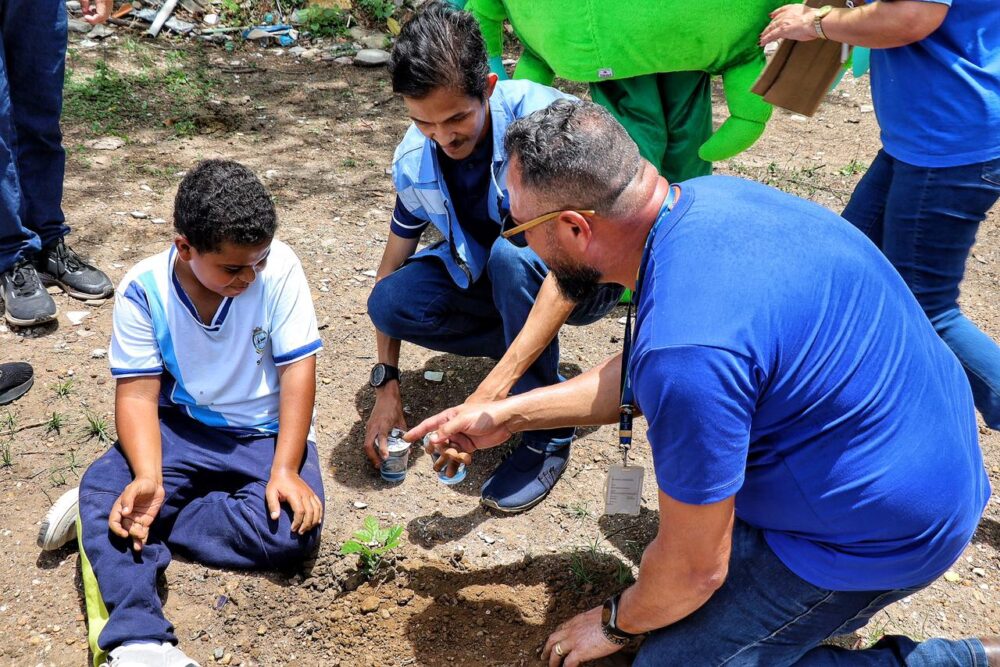 Deso realiza ação socioambiental em Nossa Senhora do Socorro com plantiode mudas e oficinas educativas