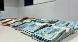 Homens são presos em Sergipe com R$ 67 mil e ferramentas que podem ser utilizadas para arrombamentos