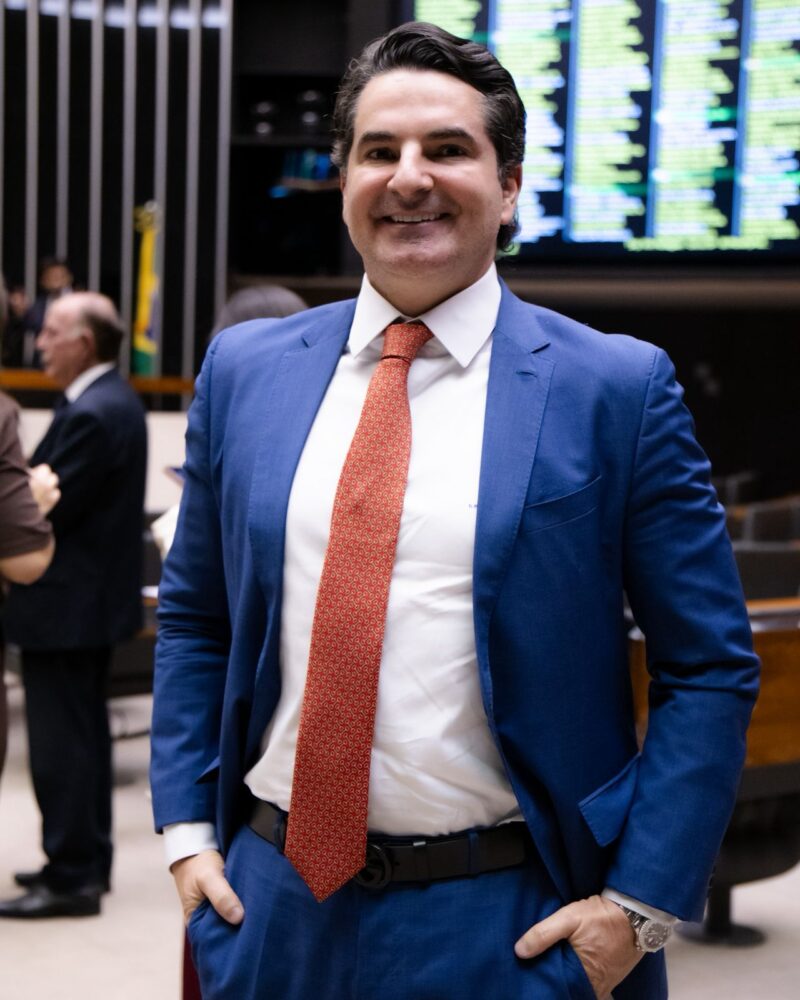 Gustinho Ribeiro já aparece entre os 3 primeiros para federal na última pesquisa divulgada pelo instituto França