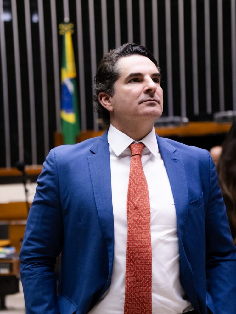 Deputado Gustinho Ribeiro Envia Nota à População Após Acusações Infundadas