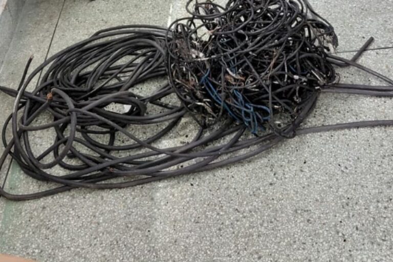 Polícia Militar prende homens por furto de fiação elétrica em Aracaju