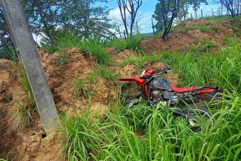 Colisão entre carro e motocicleta deixa homem morto na SE-245, em Riachuelo