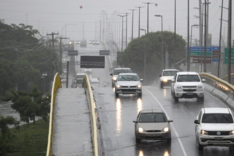 Alerta de chuvas moderadas a intensas em Sergipe é renovado até terça (31)